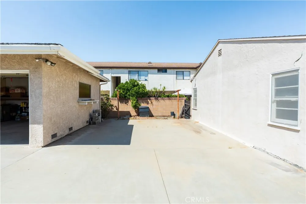 16023 S Manhattan Place Gardena, CA 90247