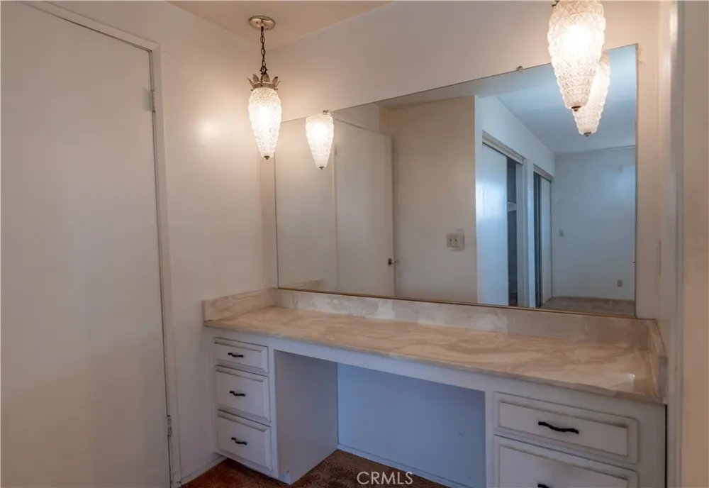 16023 S Manhattan Place Gardena, CA 90247