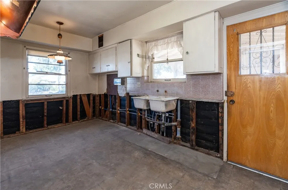 16023 S Manhattan Place Gardena, CA 90247