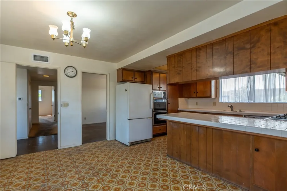 16023 S Manhattan Place Gardena, CA 90247