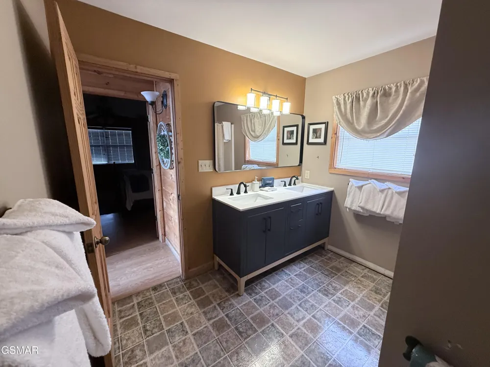 3767 Old Mountain Raod Road Sevierville, TN 37876