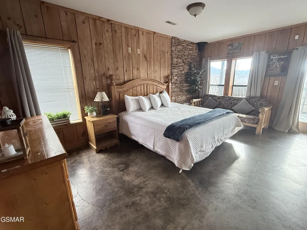 3767 Old Mountain Raod Road Sevierville, TN 37876