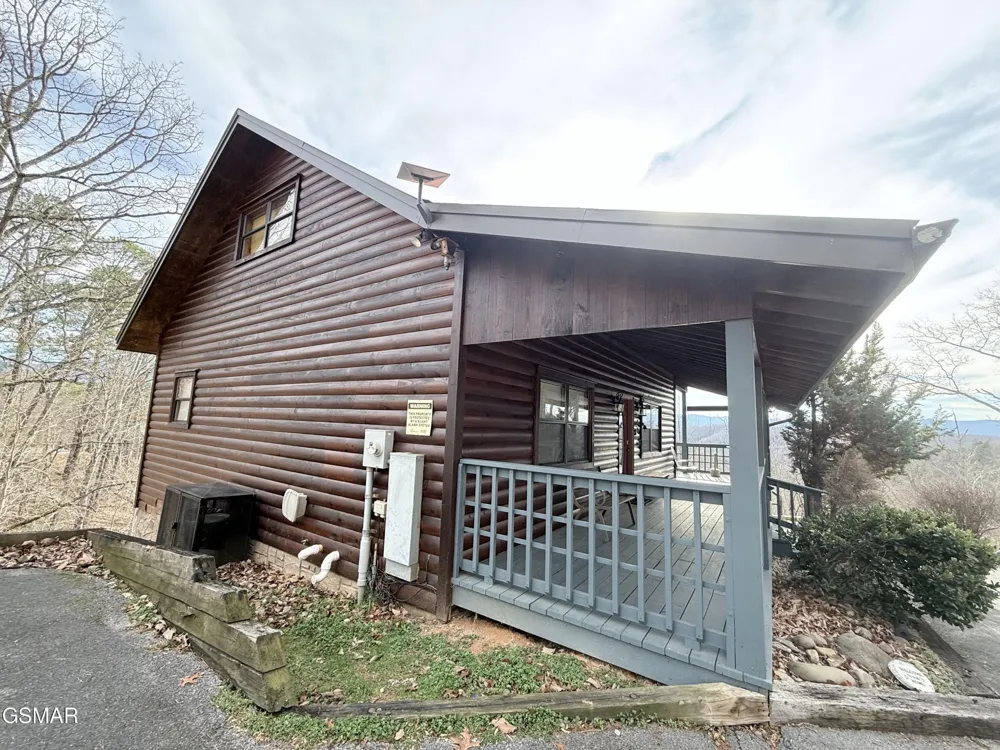 3767 Old Mountain Raod Road Sevierville, TN 37876