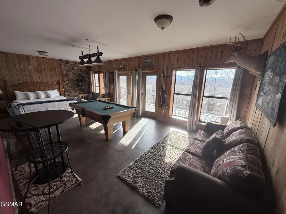 3767 Old Mountain Raod Road Sevierville, TN 37876