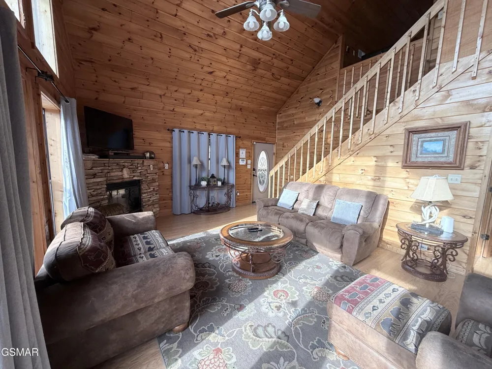 3767 Old Mountain Raod Road Sevierville, TN 37876