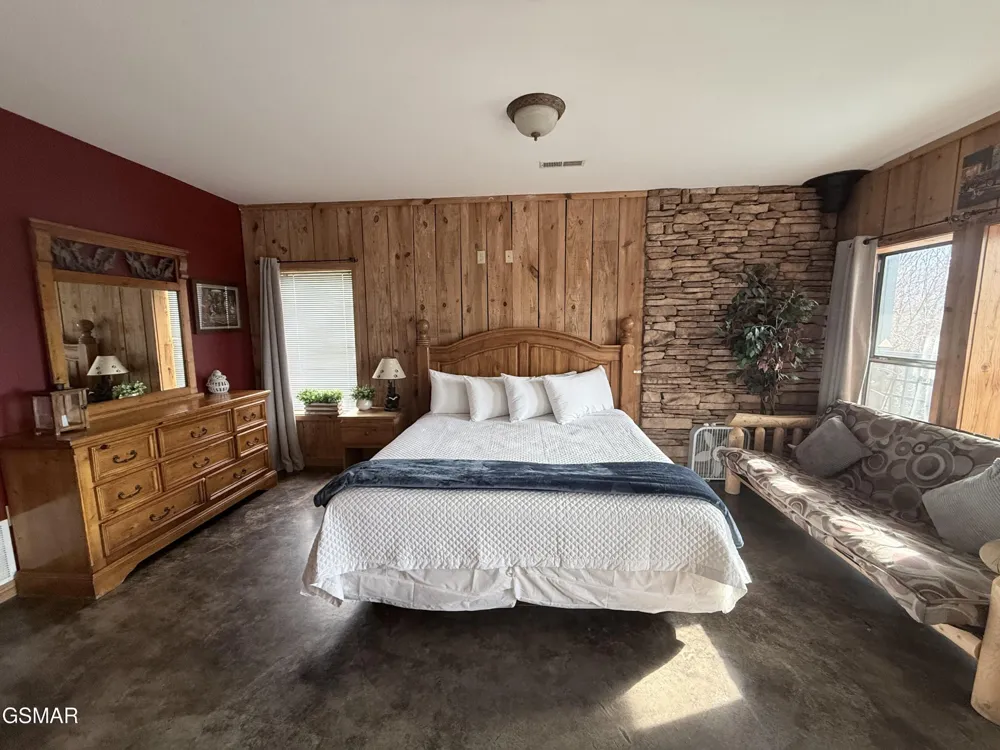 3767 Old Mountain Raod Road Sevierville, TN 37876