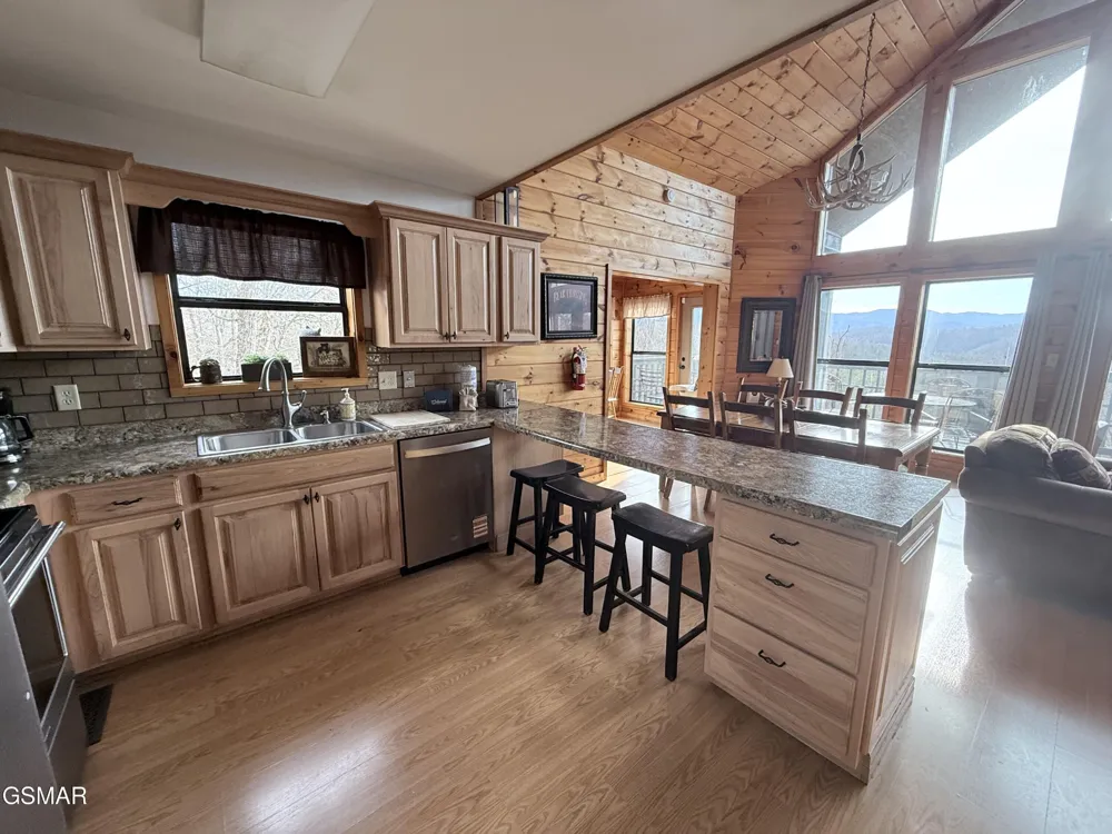 3767 Old Mountain Raod Road Sevierville, TN 37876