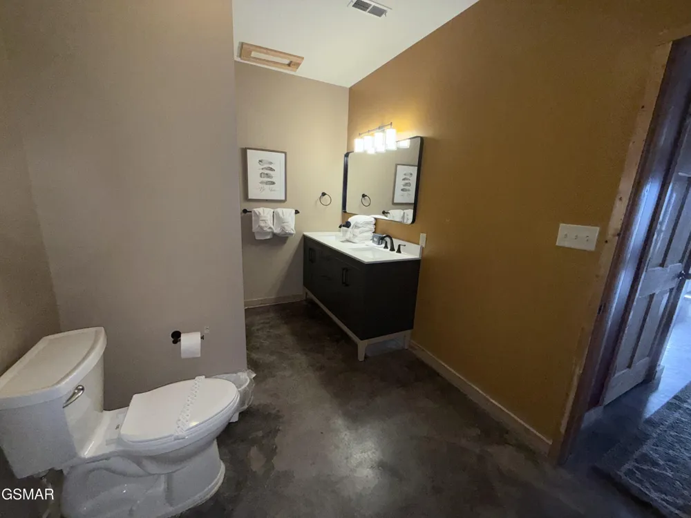3767 Old Mountain Raod Road Sevierville, TN 37876