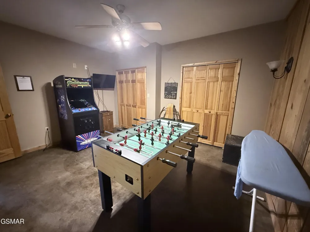3767 Old Mountain Raod Road Sevierville, TN 37876