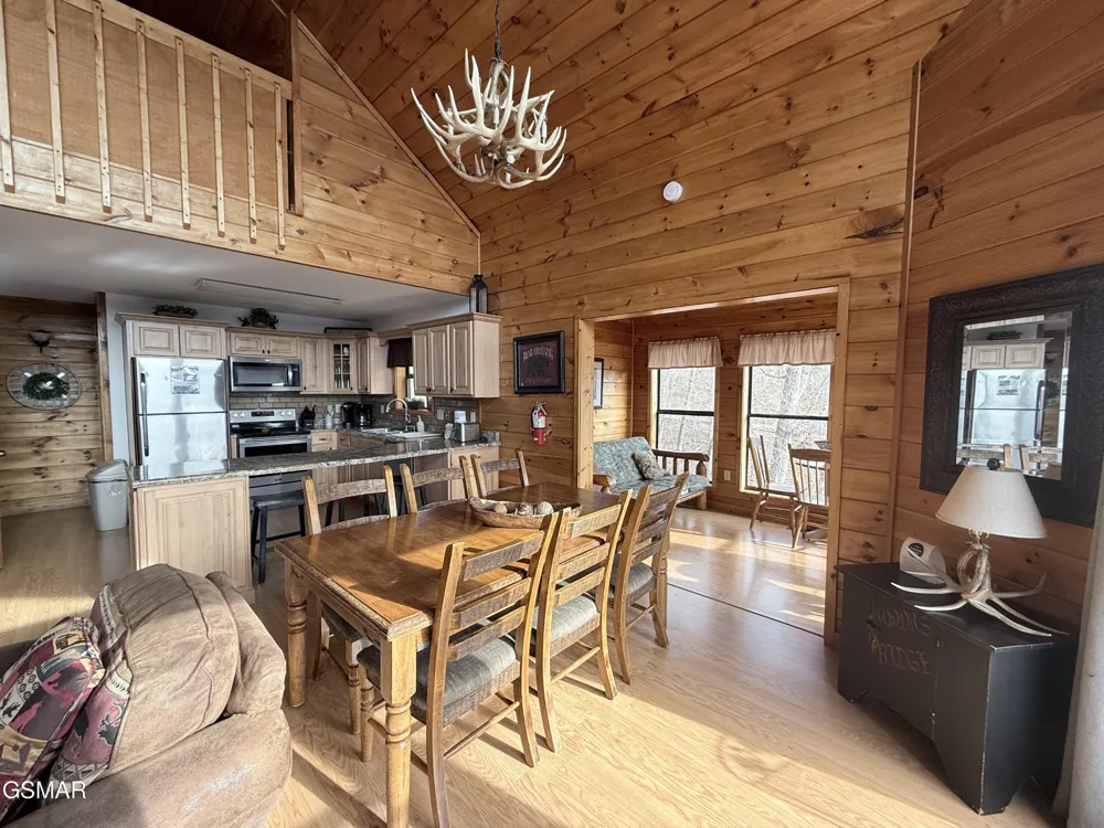 3767 Old Mountain Raod Road Sevierville, TN 37876
