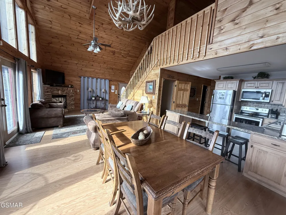 3767 Old Mountain Raod Road Sevierville, TN 37876