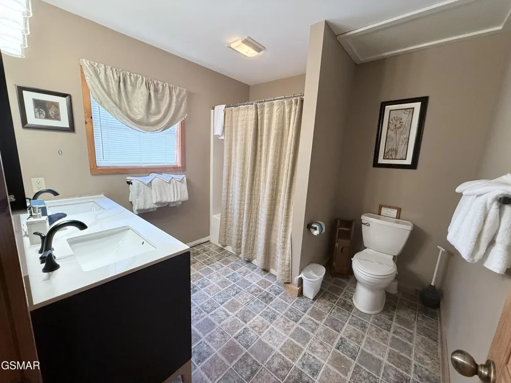 3767 Old Mountain Raod Road Sevierville, TN 37876