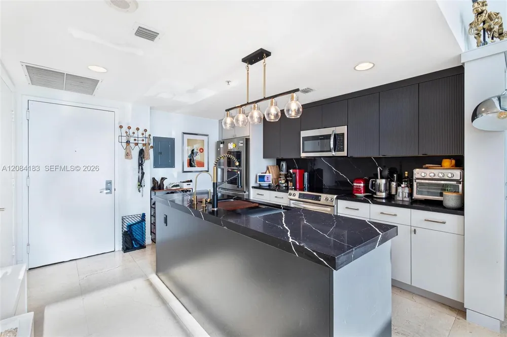 665 NE 25th St #403 Miami, FL 33137