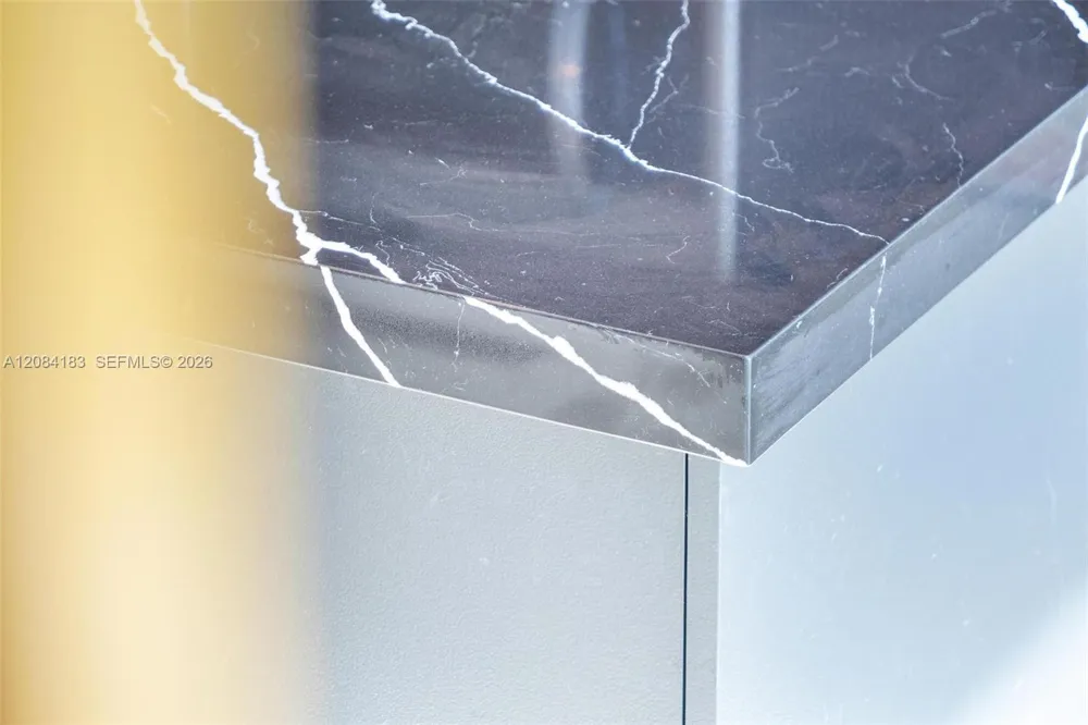 665 NE 25th St #403 Miami, FL 33137