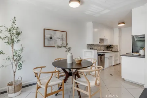 801 E 1st Street #111