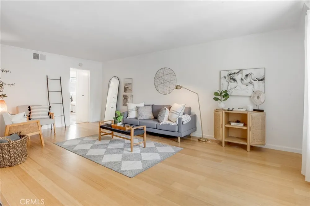 801 E 1st Street #111 Long Beach, CA 90802