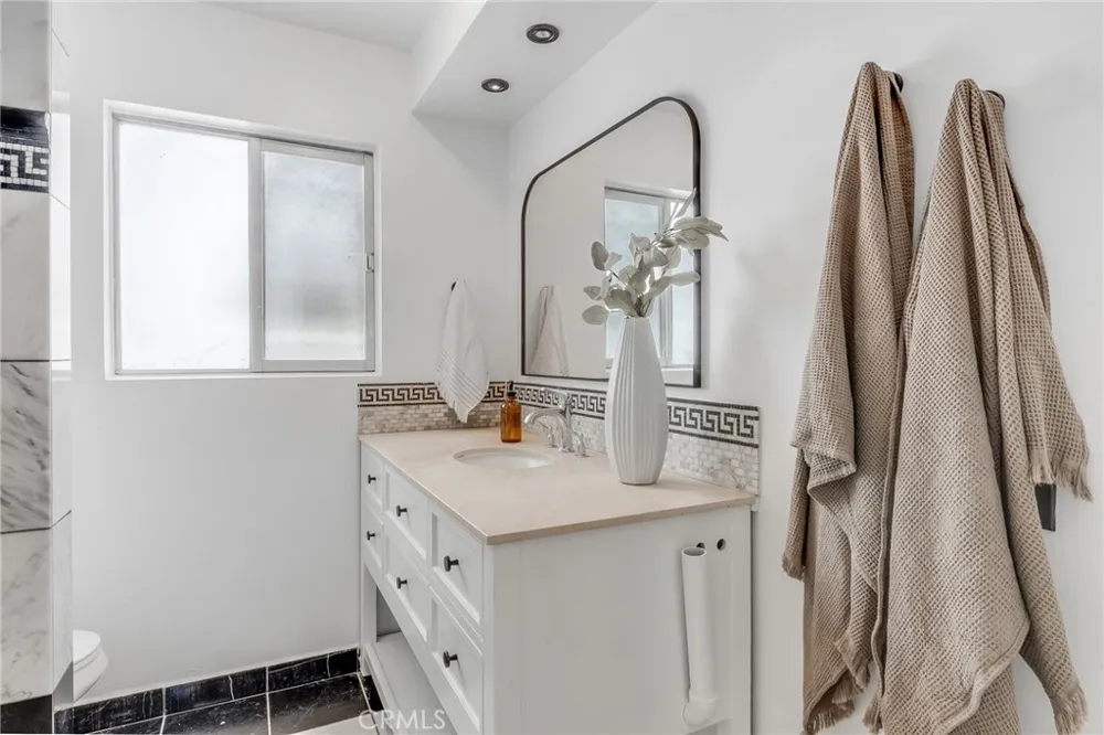 801 E 1st Street #111 Long Beach, CA 90802