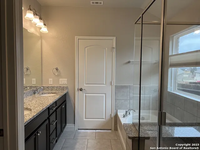 105 ESSLEMONT Boerne, TX 78015