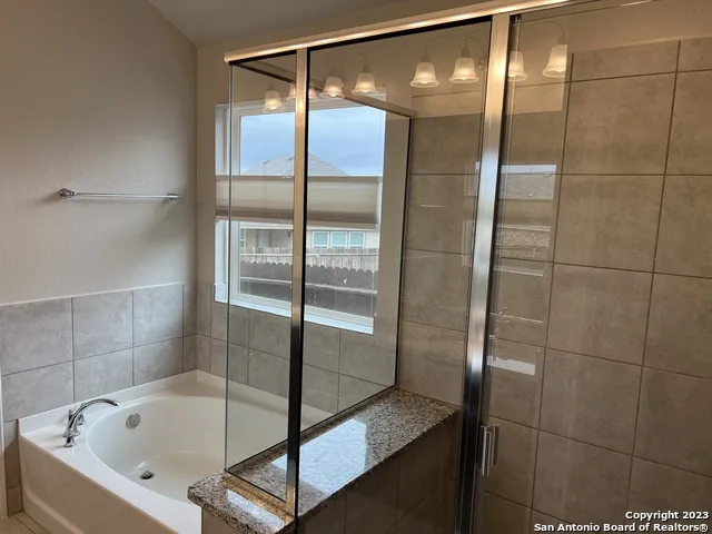 105 ESSLEMONT Boerne, TX 78015