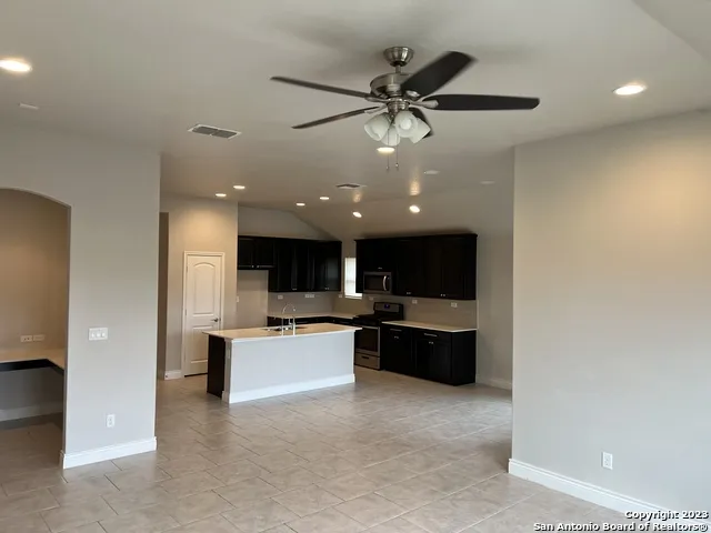 105 ESSLEMONT Boerne, TX 78015