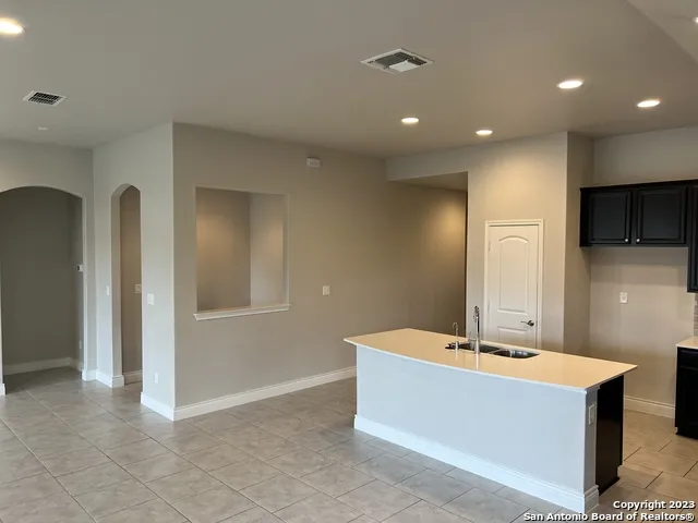 105 ESSLEMONT Boerne, TX 78015