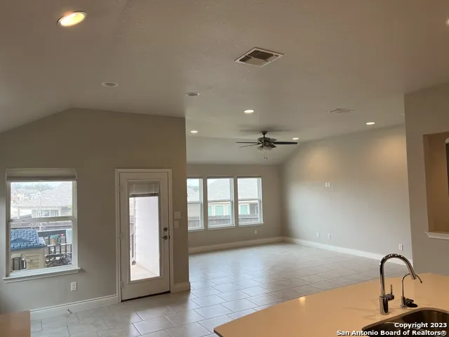105 ESSLEMONT Boerne, TX 78015
