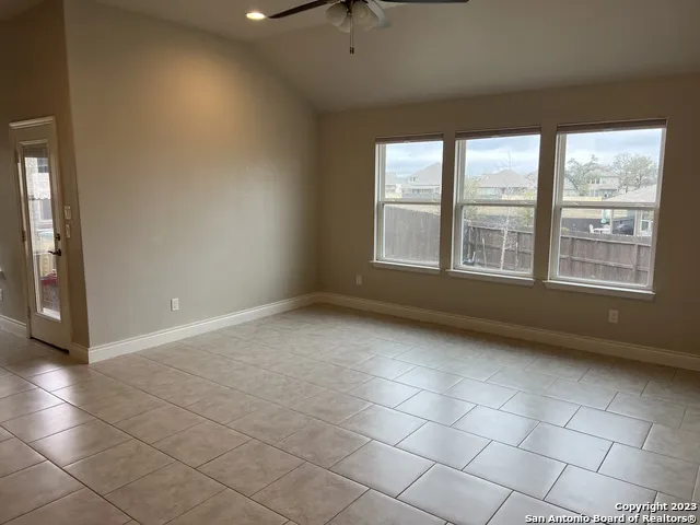 105 ESSLEMONT Boerne, TX 78015