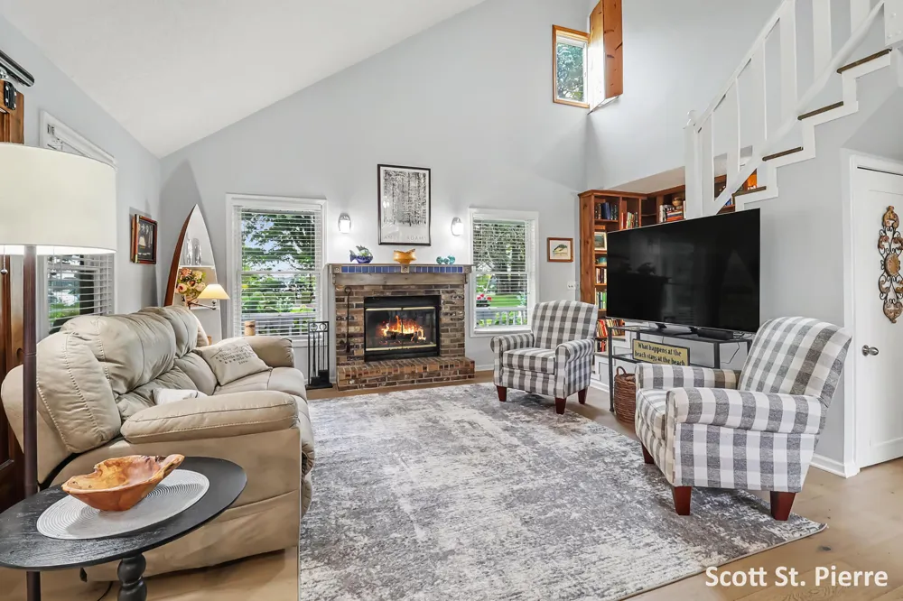 6635 S Shore Drive Whitehall, MI 49461