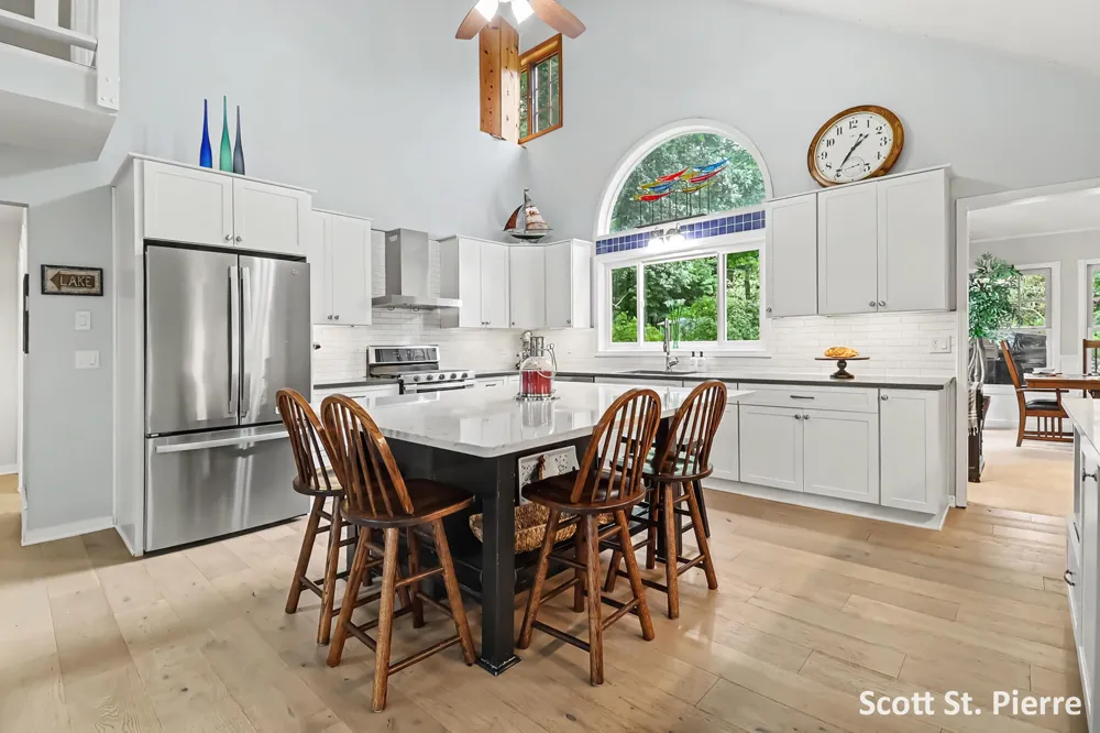 6635 S Shore Drive Whitehall, MI 49461