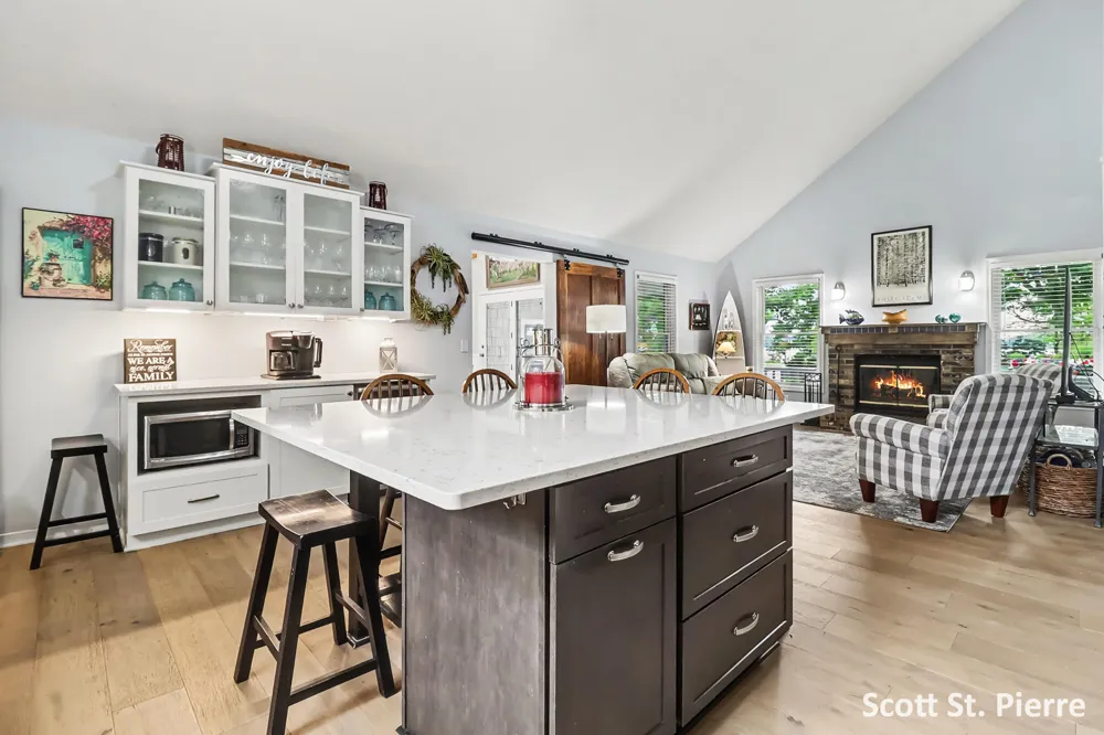 6635 S Shore Drive Whitehall, MI 49461