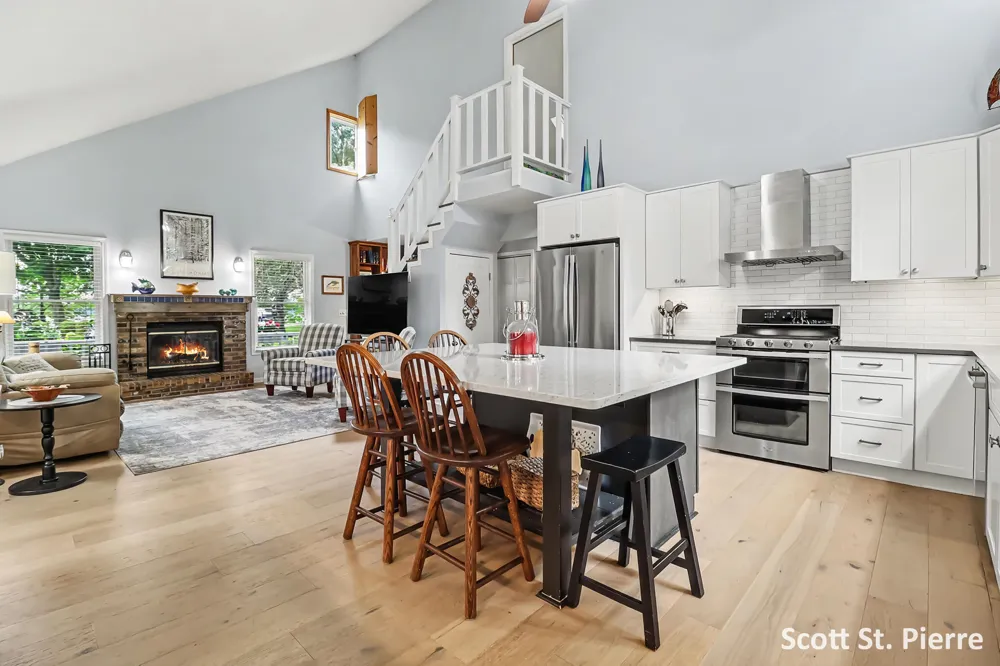 6635 S Shore Drive Whitehall, MI 49461