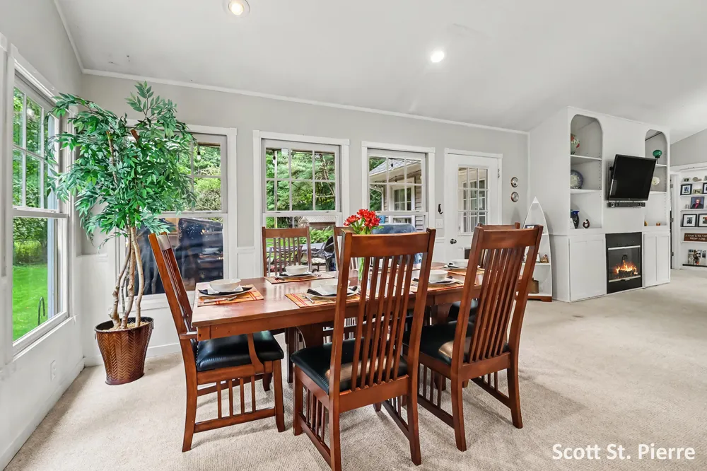 6635 S Shore Drive Whitehall, MI 49461
