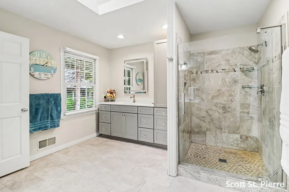 6635 S Shore Drive Whitehall, MI 49461