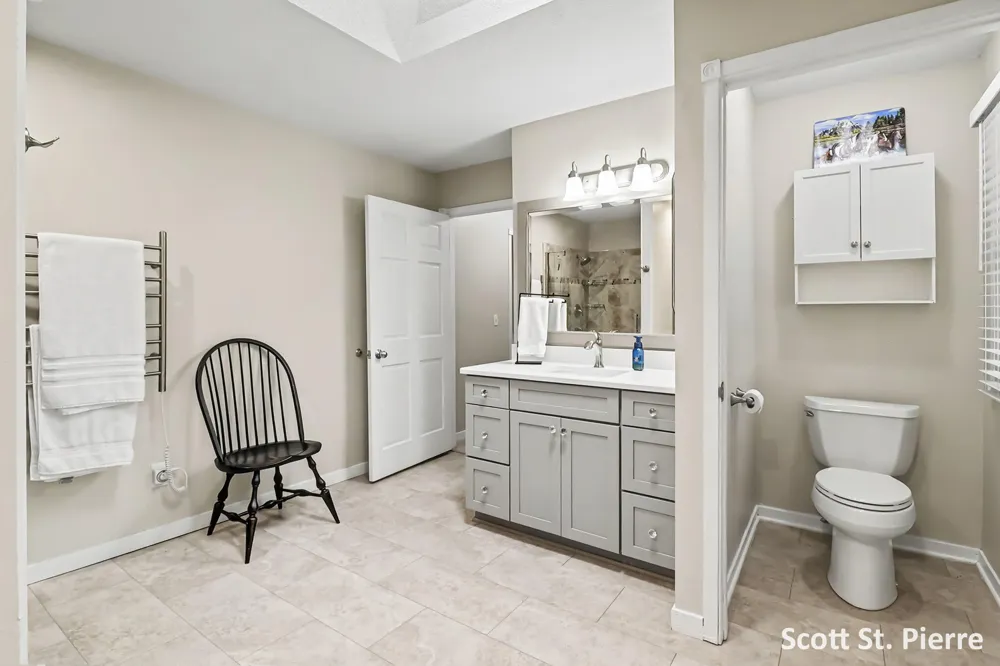 6635 S Shore Drive Whitehall, MI 49461