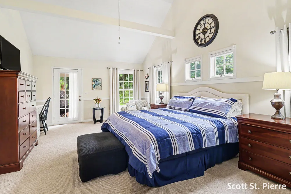 6635 S Shore Drive Whitehall, MI 49461