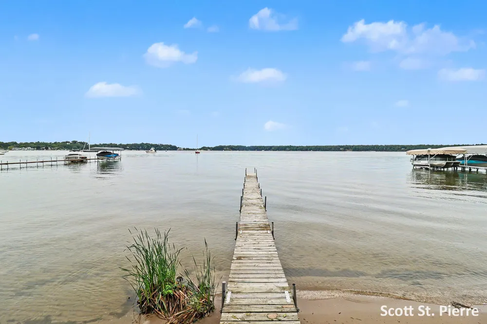 6635 S Shore Drive Whitehall, MI 49461