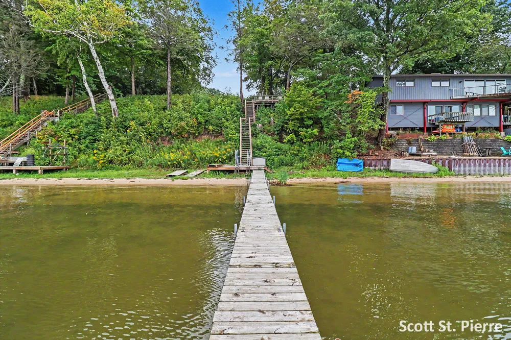 6635 S Shore Drive Whitehall, MI 49461
