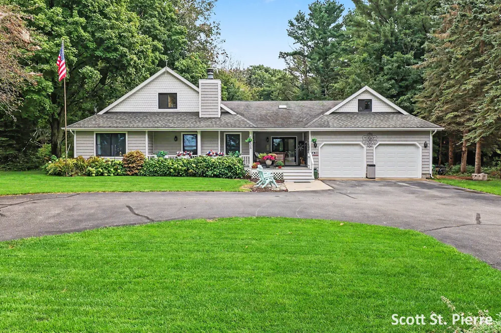 6635 S Shore Drive Whitehall, MI 49461