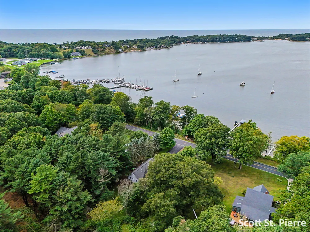 6635 S Shore Drive Whitehall, MI 49461