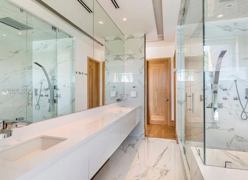 321 E Dilido Dr Miami Beach, FL 33139
