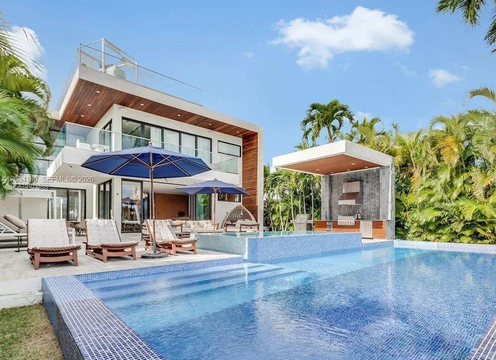 321 E Dilido Dr Miami Beach, FL 33139