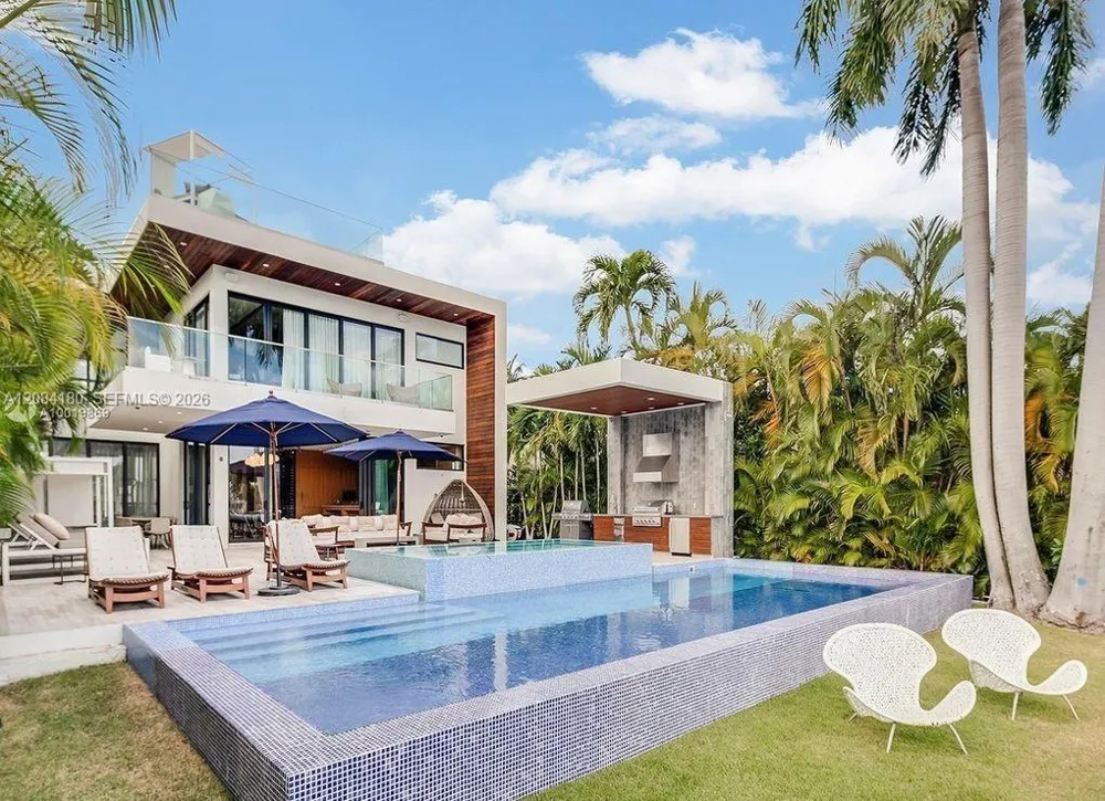 321 E Dilido Dr Miami Beach, FL 33139