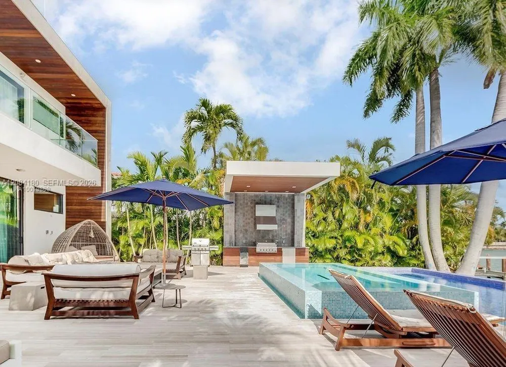 321 E Dilido Dr Miami Beach, FL 33139