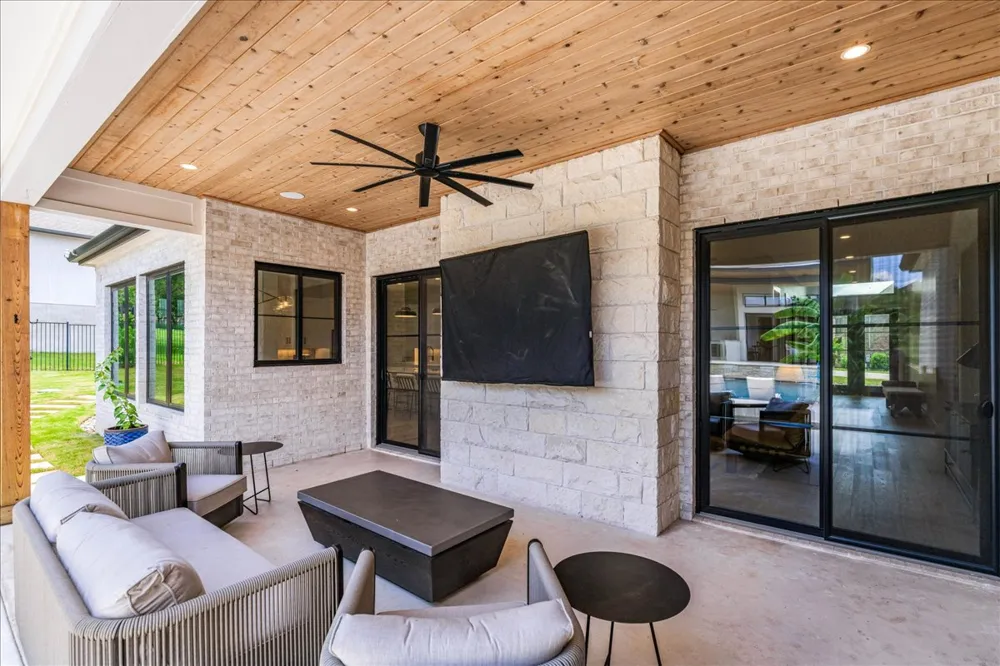 9600 Stratus Drive Dripping Springs, TX 78620