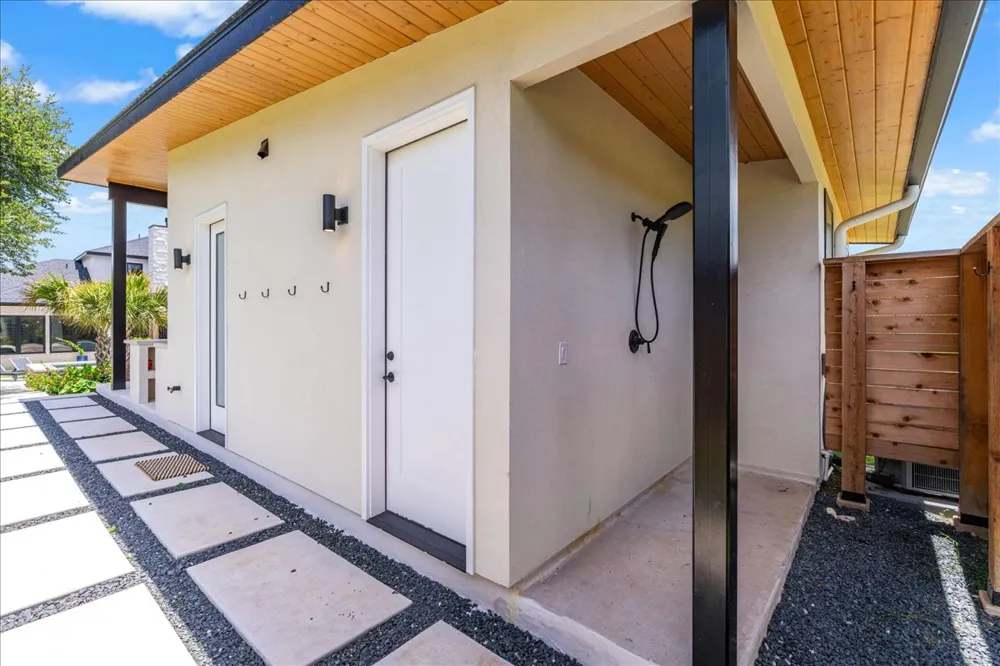 9600 Stratus Drive Dripping Springs, TX 78620