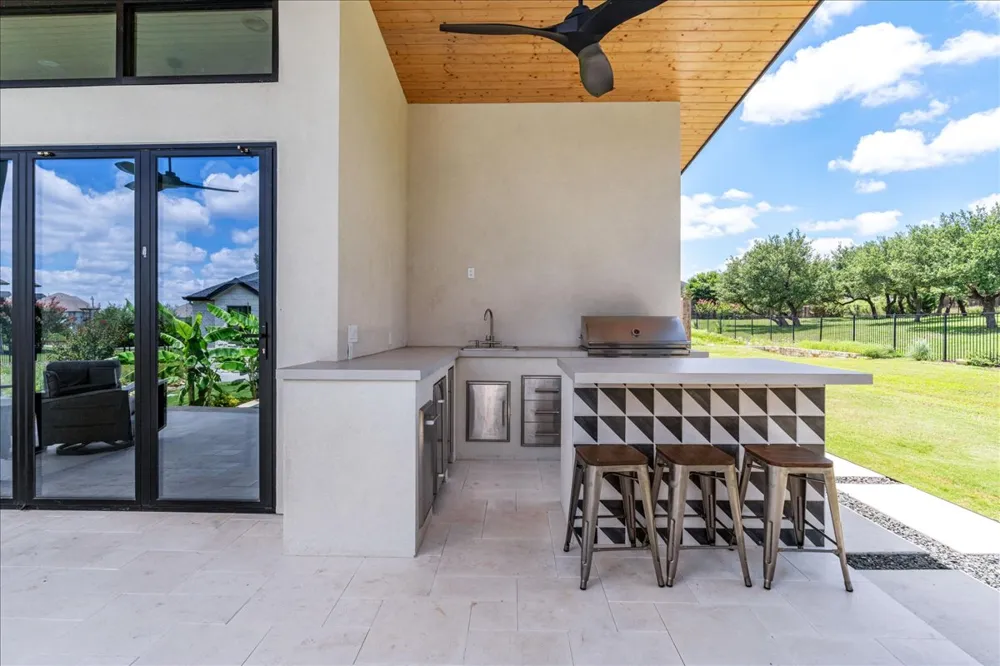 9600 Stratus Drive Dripping Springs, TX 78620
