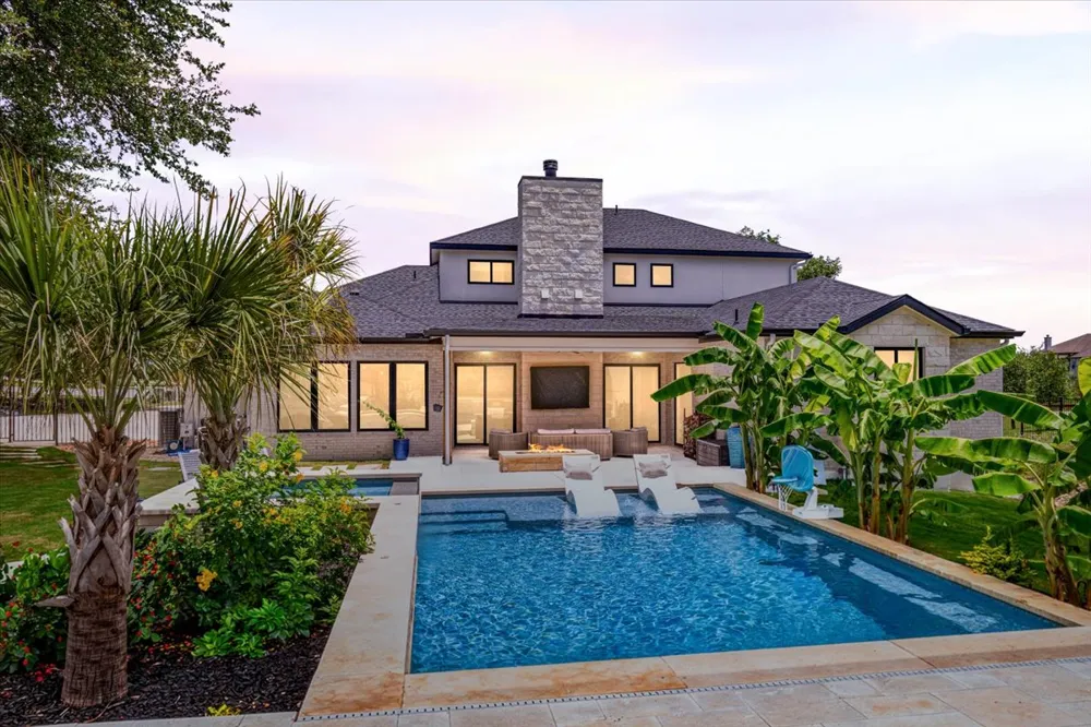 9600 Stratus Drive Dripping Springs, TX 78620