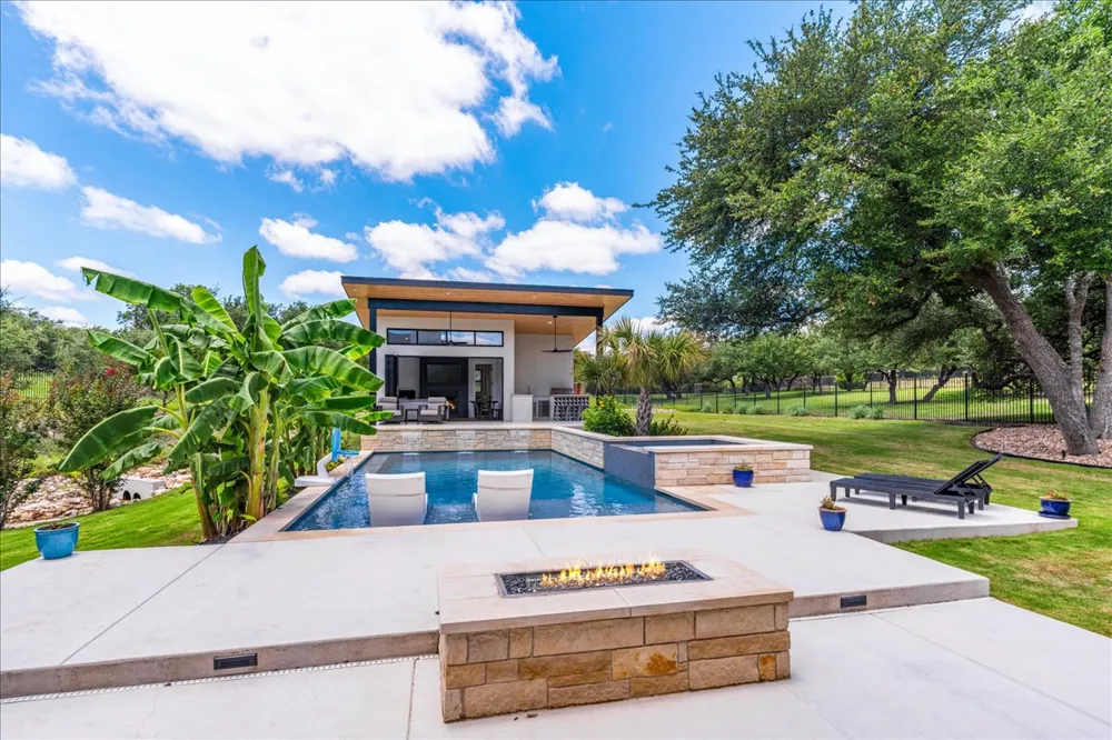 9600 Stratus Drive Dripping Springs, TX 78620