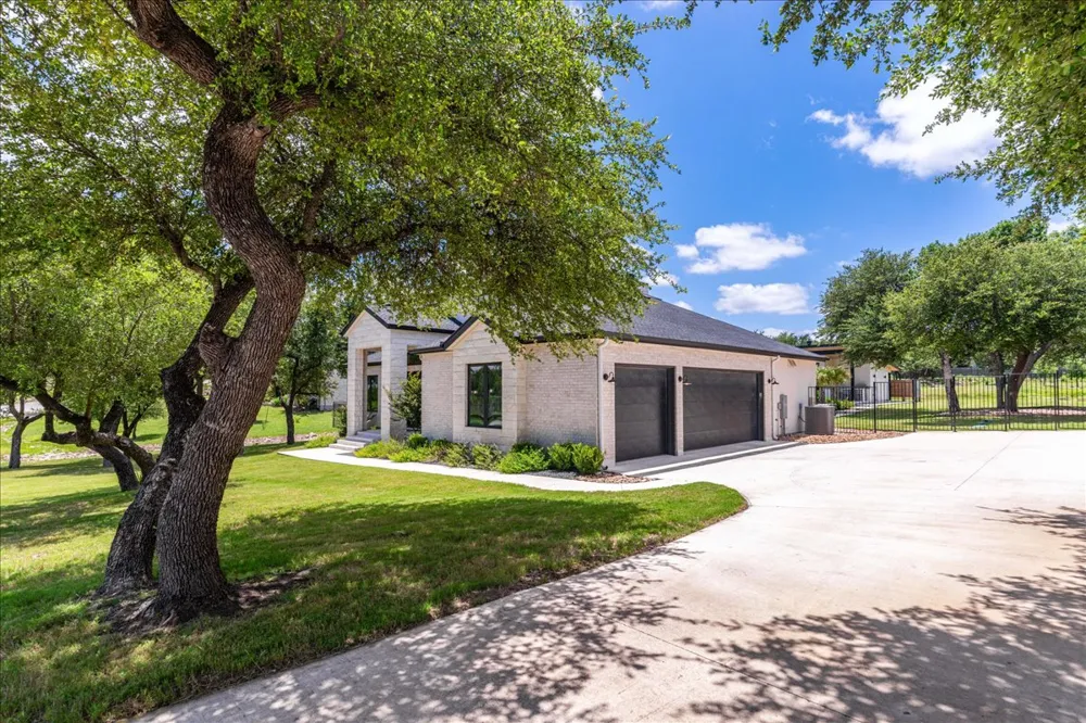9600 Stratus Drive Dripping Springs, TX 78620