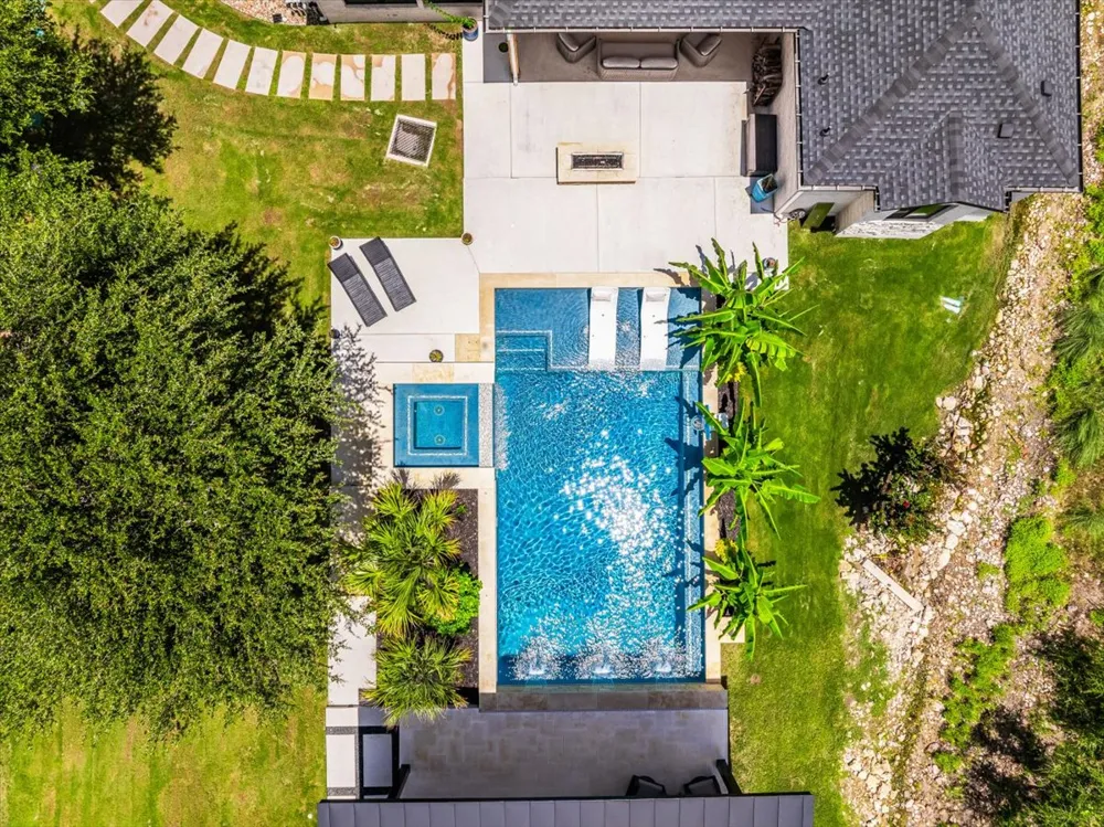 9600 Stratus Drive Dripping Springs, TX 78620